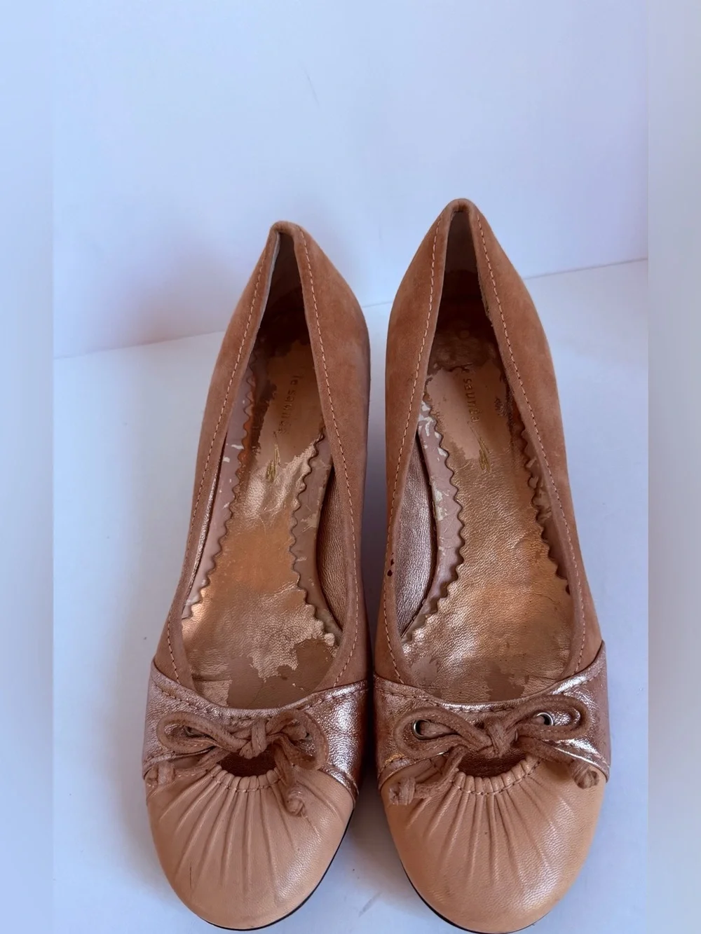 Le Saundra Women's Tan Leather Bow Ballet Flats